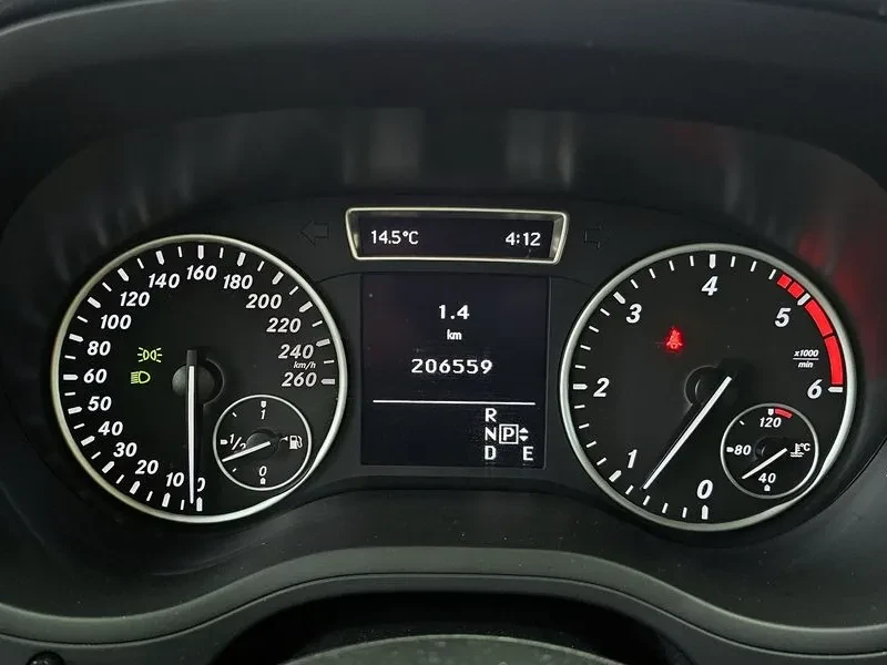 Mercedes-Benz B 200 2.0, снимка 8 - Автомобили и джипове - 54278312