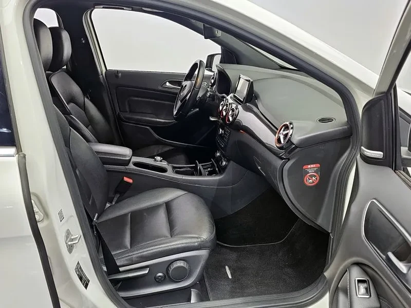 Mercedes-Benz B 200 2.0, снимка 11 - Автомобили и джипове - 54278312