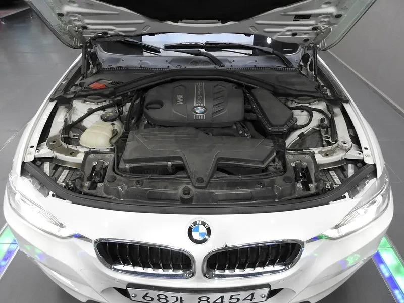 BMW 320 D M Performance Edition, снимка 6 - Автомобили и джипове - 56161784