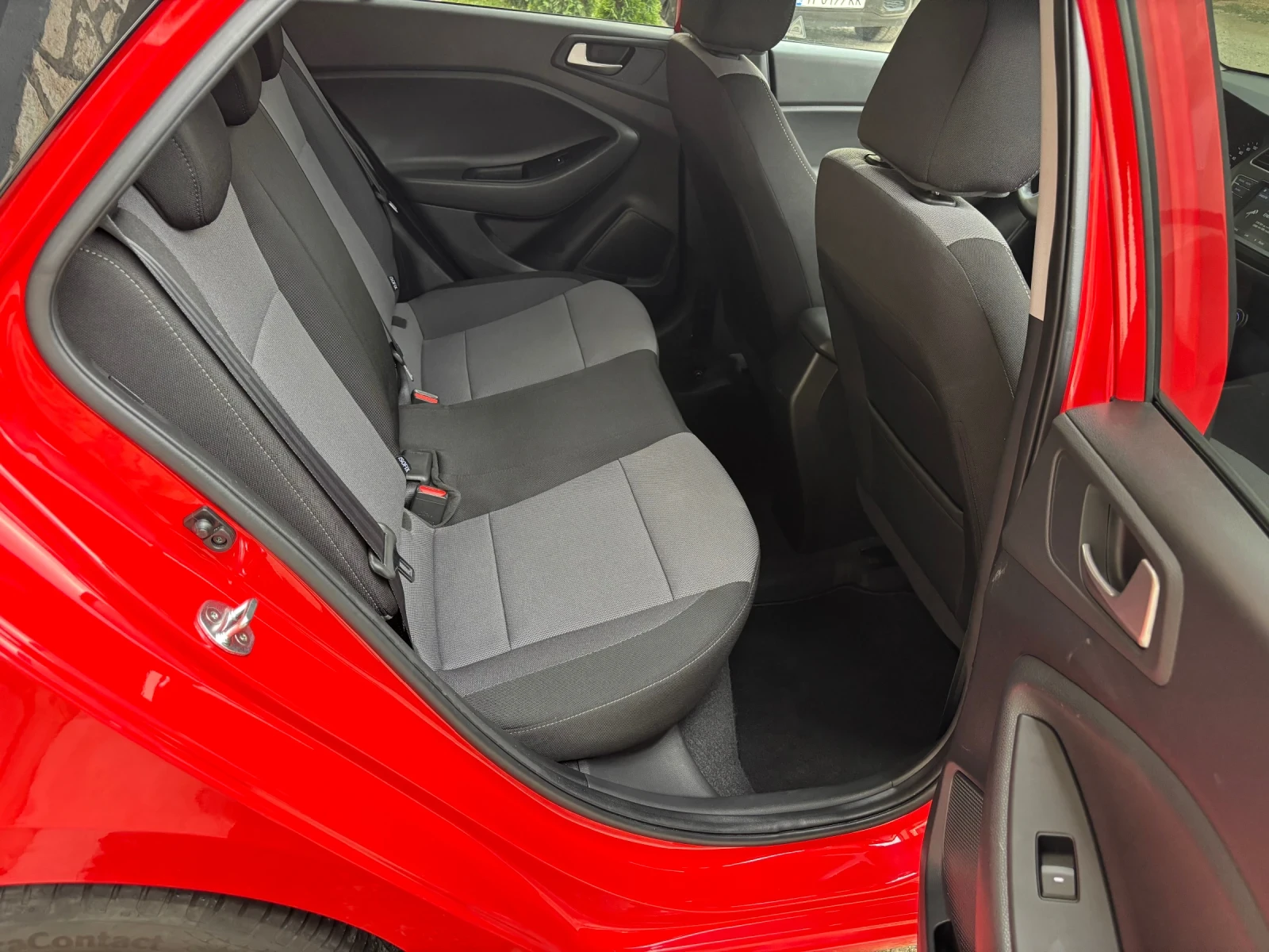 Hyundai I20 1.0i AVTOMAT FACE SWISS - изображение 9