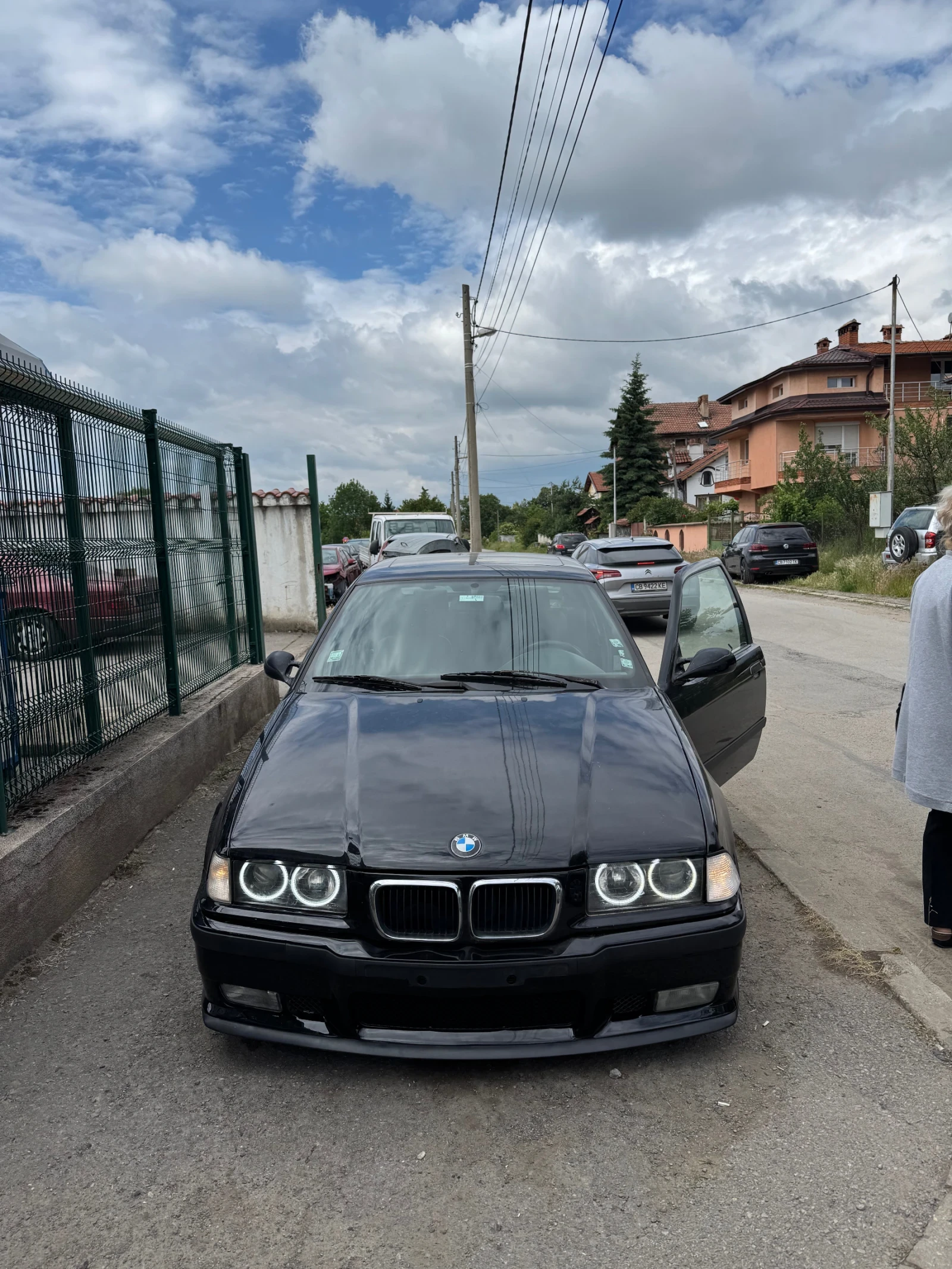 BMW 323  - изображение 2