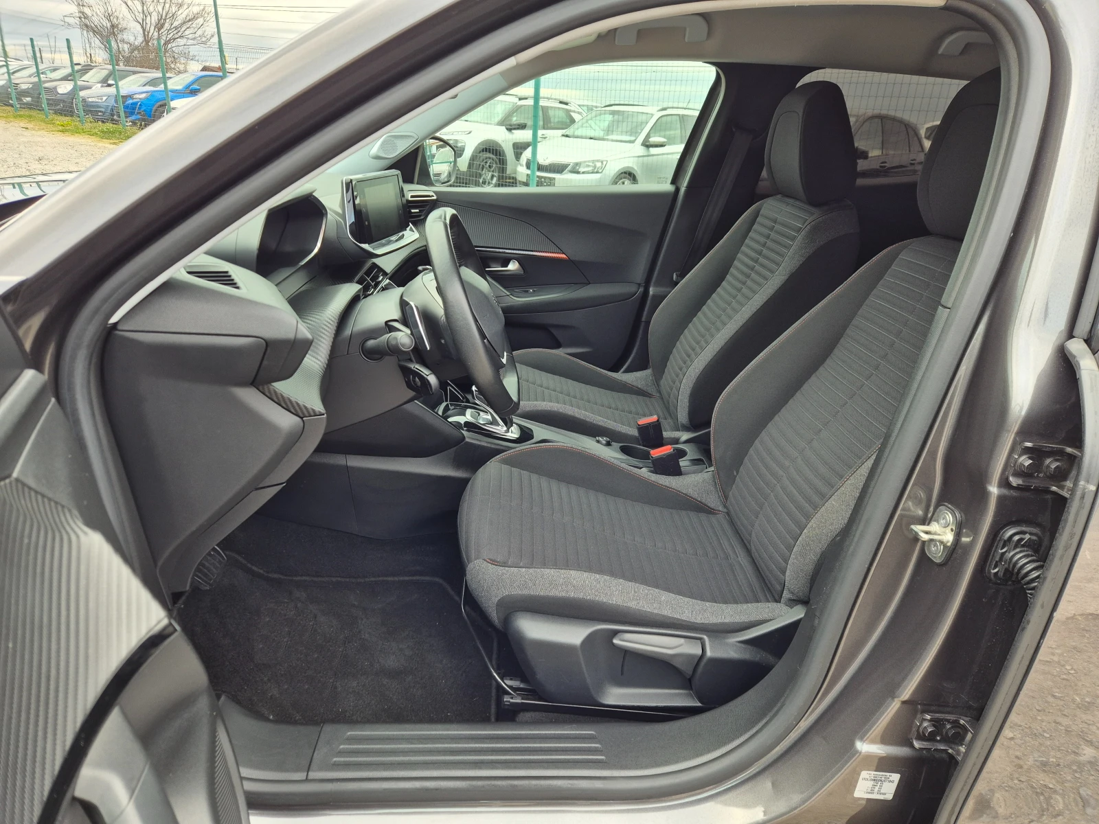 Peugeot 2008 1.2 i Turbo , снимка 13 - Автомобили и джипове - 53270048