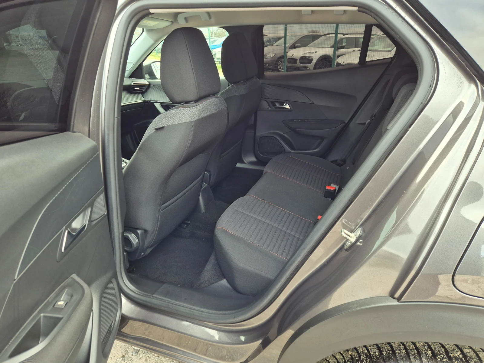 Peugeot 2008 1.2 i Turbo , снимка 12 - Автомобили и джипове - 53270048