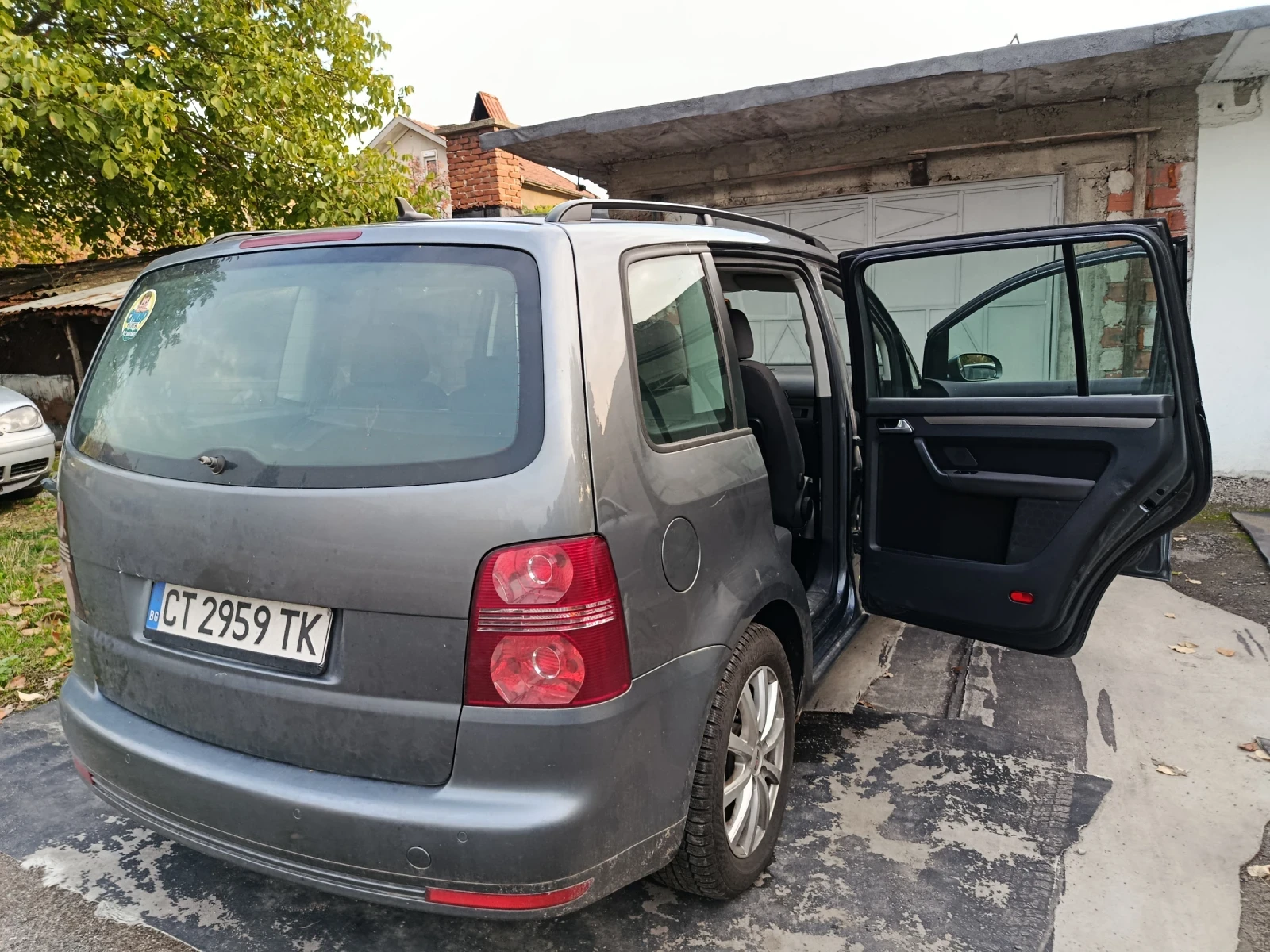 VW Touran, снимка 7 - Автомобили и джипове - 54244811