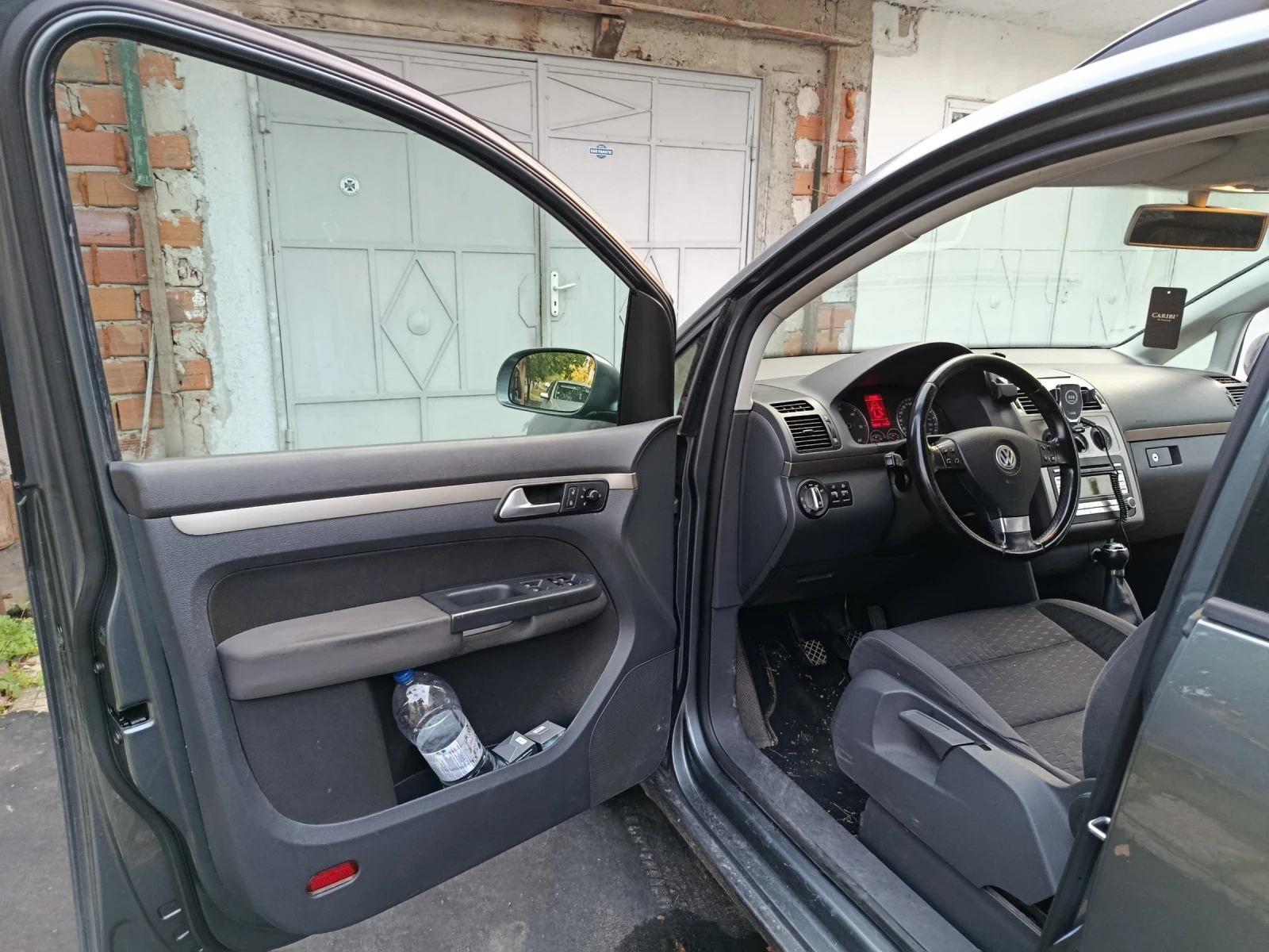 VW Touran, снимка 14 - Автомобили и джипове - 54244811