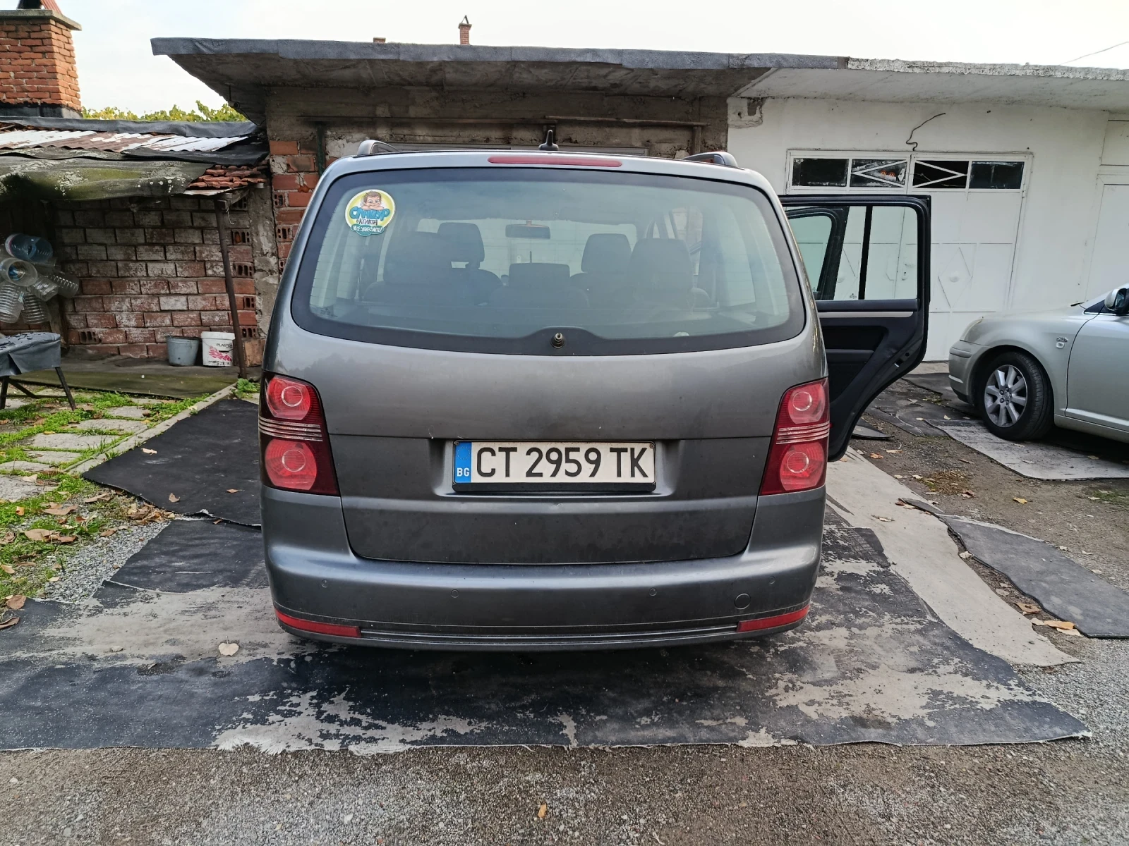 VW Touran, снимка 6 - Автомобили и джипове - 54244811