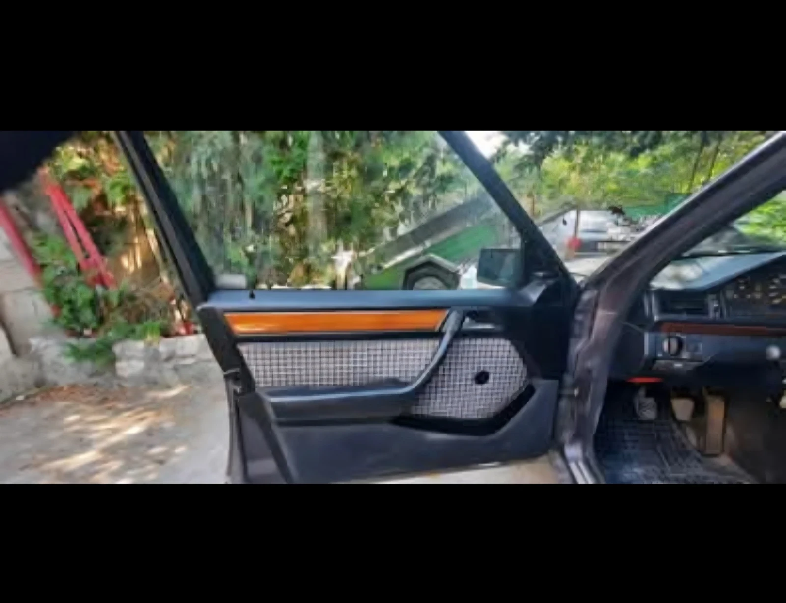 Mercedes-Benz 300 W124, снимка 9 - Автомобили и джипове - 54301861