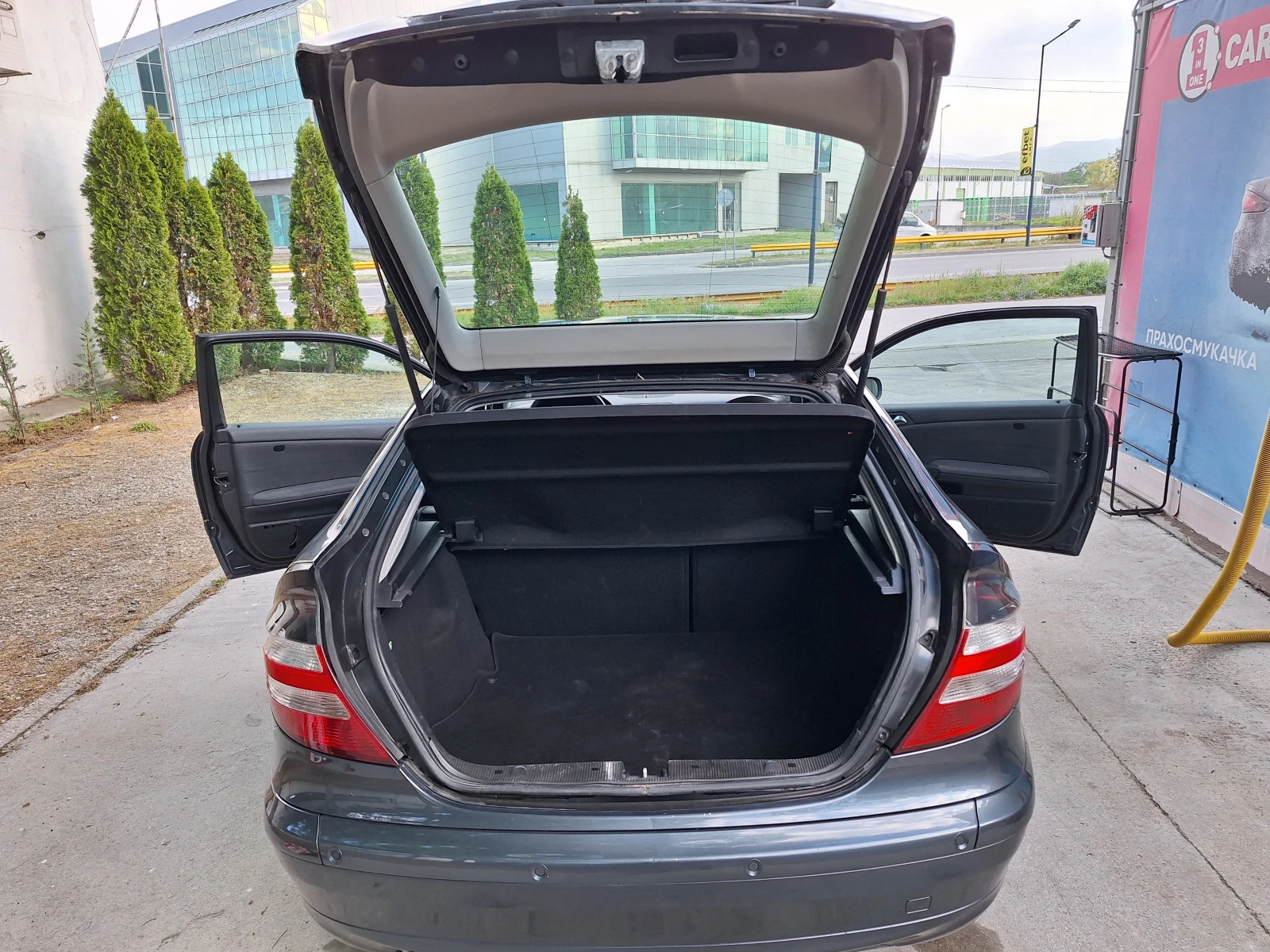 Mercedes-Benz C 180, снимка 10 - Автомобили и джипове - 54346249