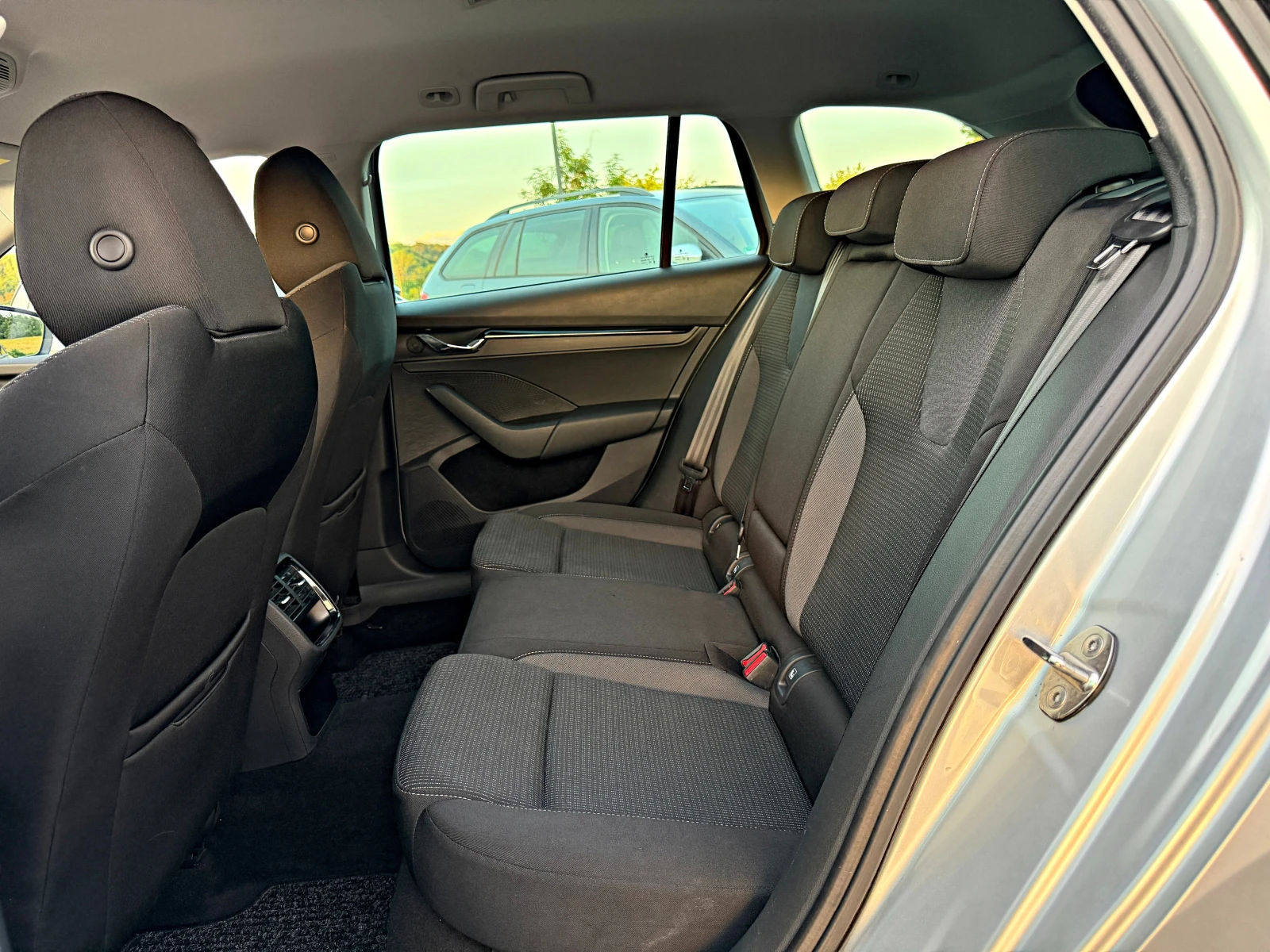 Skoda Octavia DIGITAL COCKPIT LED AMBIENTE KEYLESS | Mobile.bg � ����������� 14