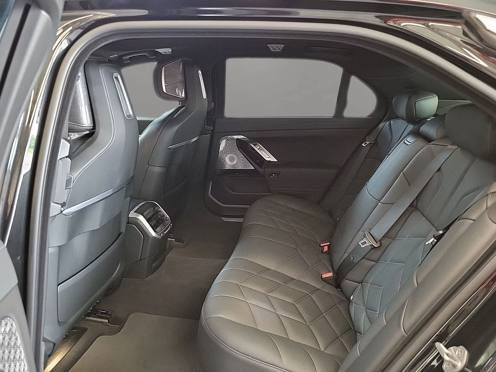 BMW 740 xDRIVE/299HP/M-SPORT/PANO/B&W/360/ACC/768z, снимка 9 - Автомобили и джипове - 55665571