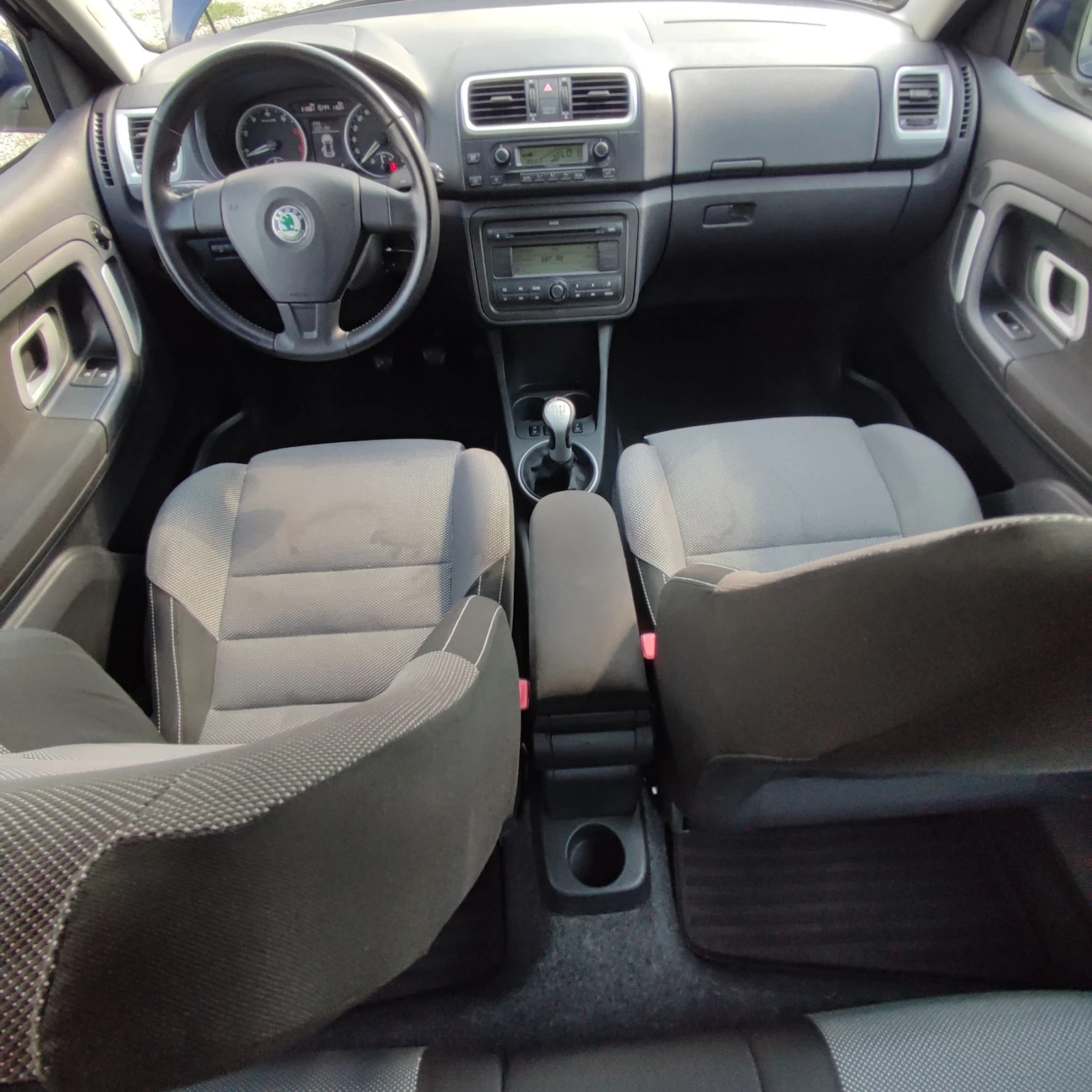 Skoda Fabia 1.4i* RS* KLIMATRONIK* 85кс* , снимка 9 - Автомобили и джипове - 55752321