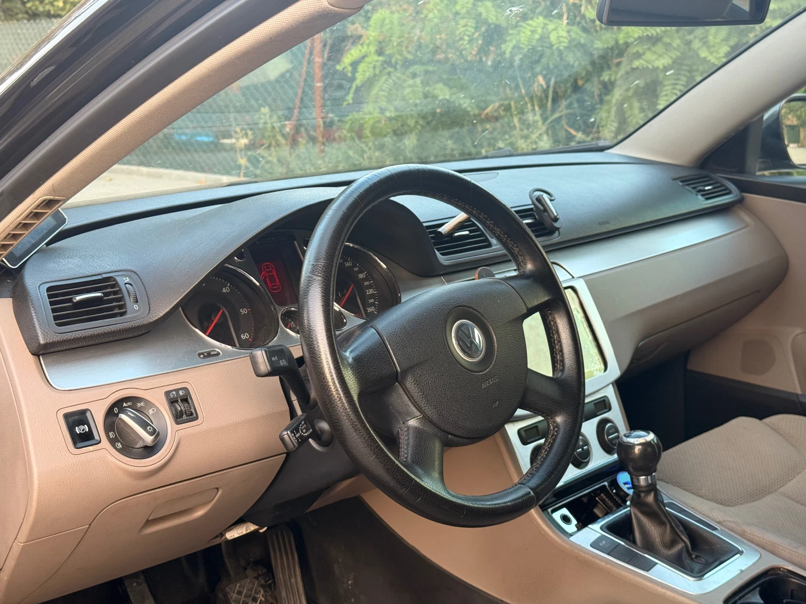 VW Passat 1.9 TDi, снимка 6 - Автомобили и джипове - 55805303