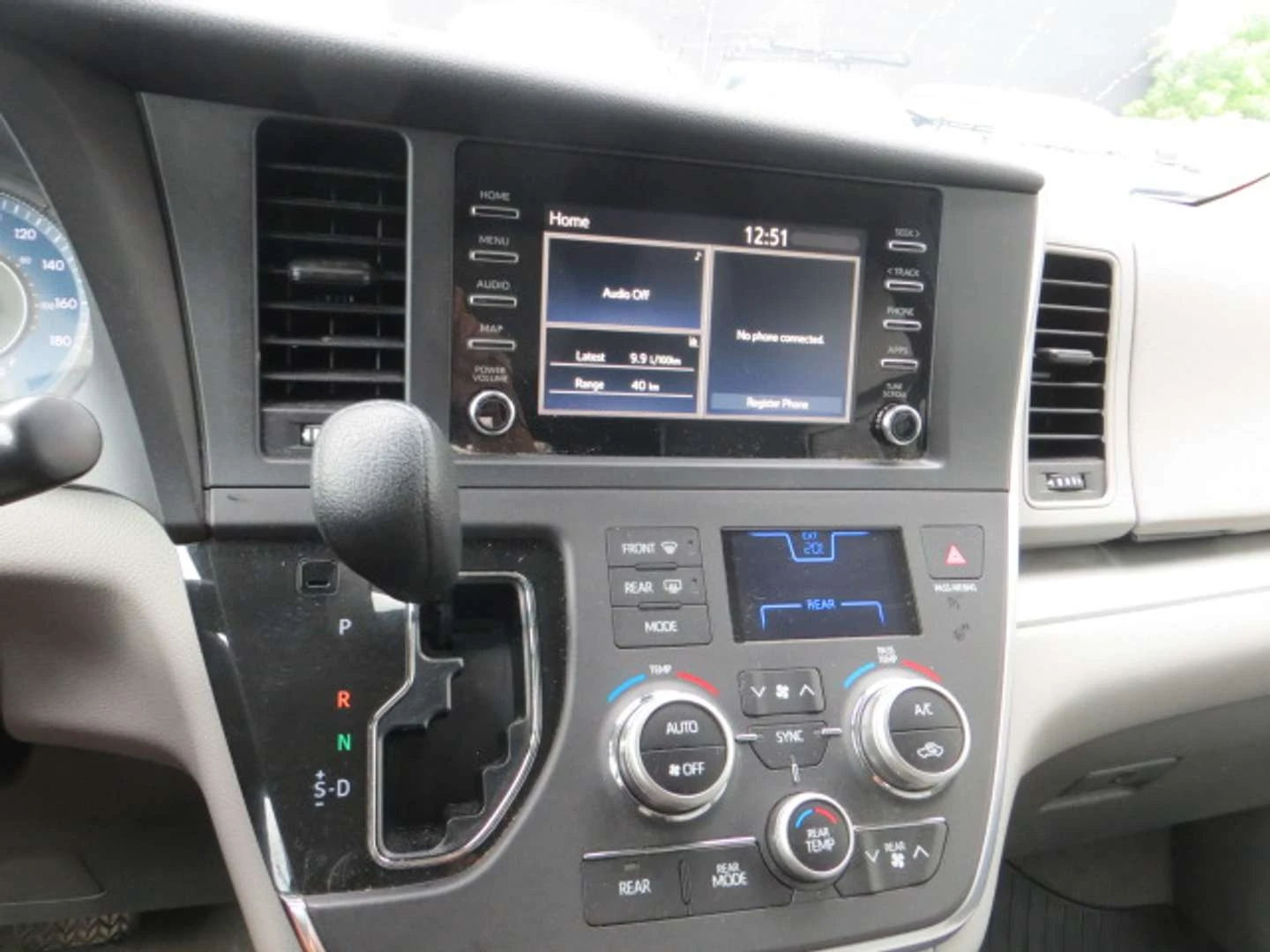 Toyota Sienna, снимка 15 - Автомобили и джипове - 56020281