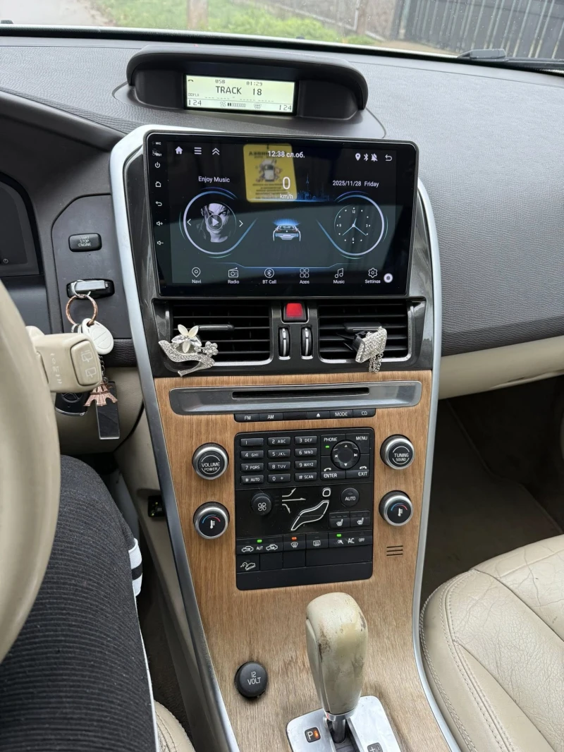 Volvo XC60 3.2, снимка 9 - Автомобили и джипове - 52575268