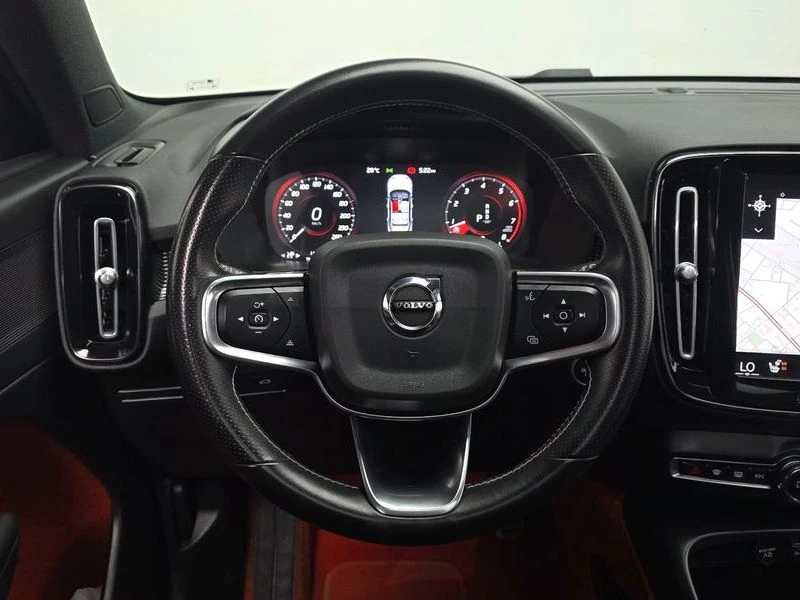 Volvo XC40 B4 R-Design| 252к.с.| ВКЛ.ТЕХНОТЕСТ, снимка 13 - Автомобили и джипове - 55222886