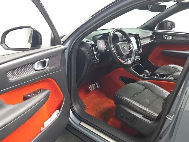 Volvo XC40 B4 R-Design| 252к.с.| ВКЛ.ТЕХНОТЕСТ, снимка 10 - Автомобили и джипове - 55222886