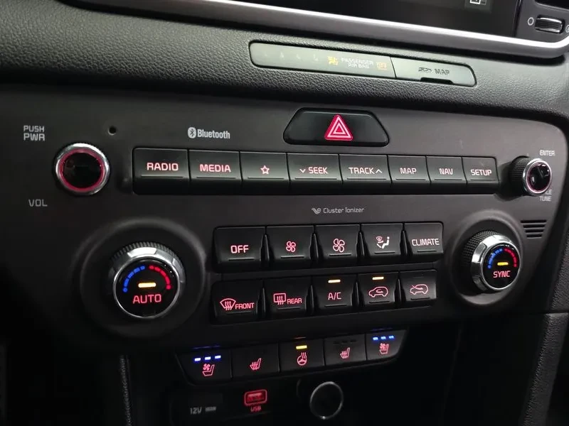Kia Sportage Diesel 1.6 2Wd Prestige, снимка 17 - Автомобили и джипове - 56287200
