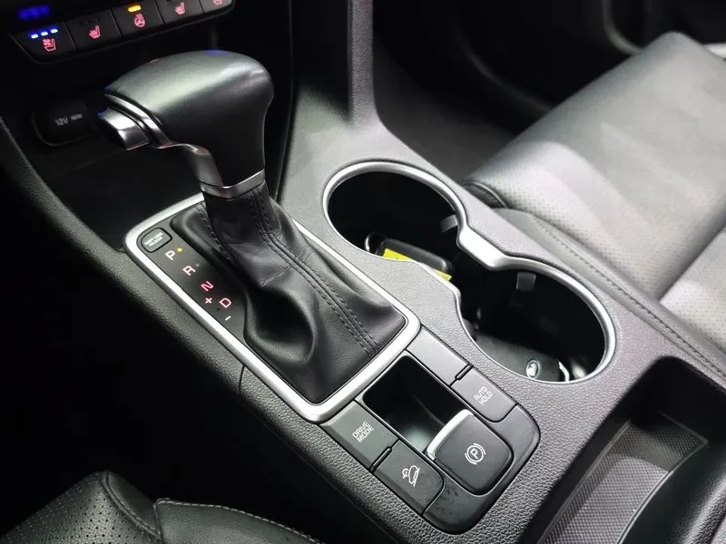 Kia Sportage Diesel 1.6 2Wd Prestige, снимка 9 - Автомобили и джипове - 56287200
