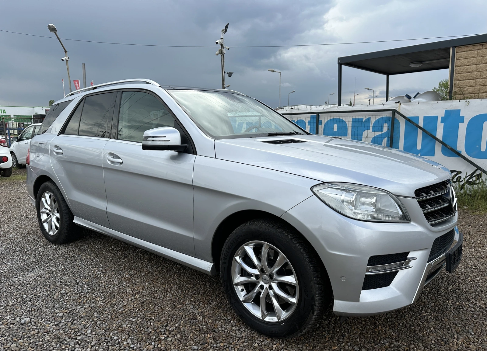 Mercedes-Benz ML 250 BLUETEC 4-MATIC/ПАНОРАМА/КАМЕРА/NAVI - изображение 3