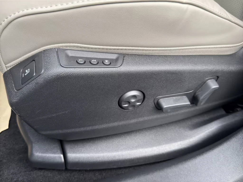 DS DS 7 Crossback 1.6PHEV/360HP/PERF./4X4/PANO/360/FOCAL/MEMO/899g, снимка 13 - Автомобили и джипове - 53770686