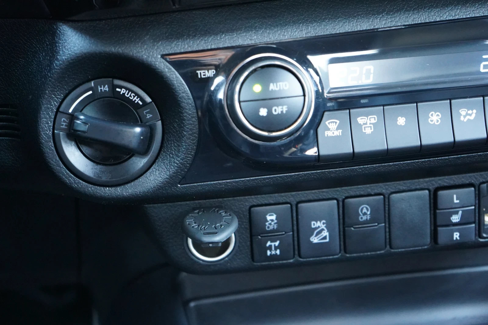 Toyota Hilux 2.8d* INVINCIBLE* JBL* KEYLESS* 360CAM* DISTR* ГАР, снимка 10 - Автомобили и джипове - 54597547