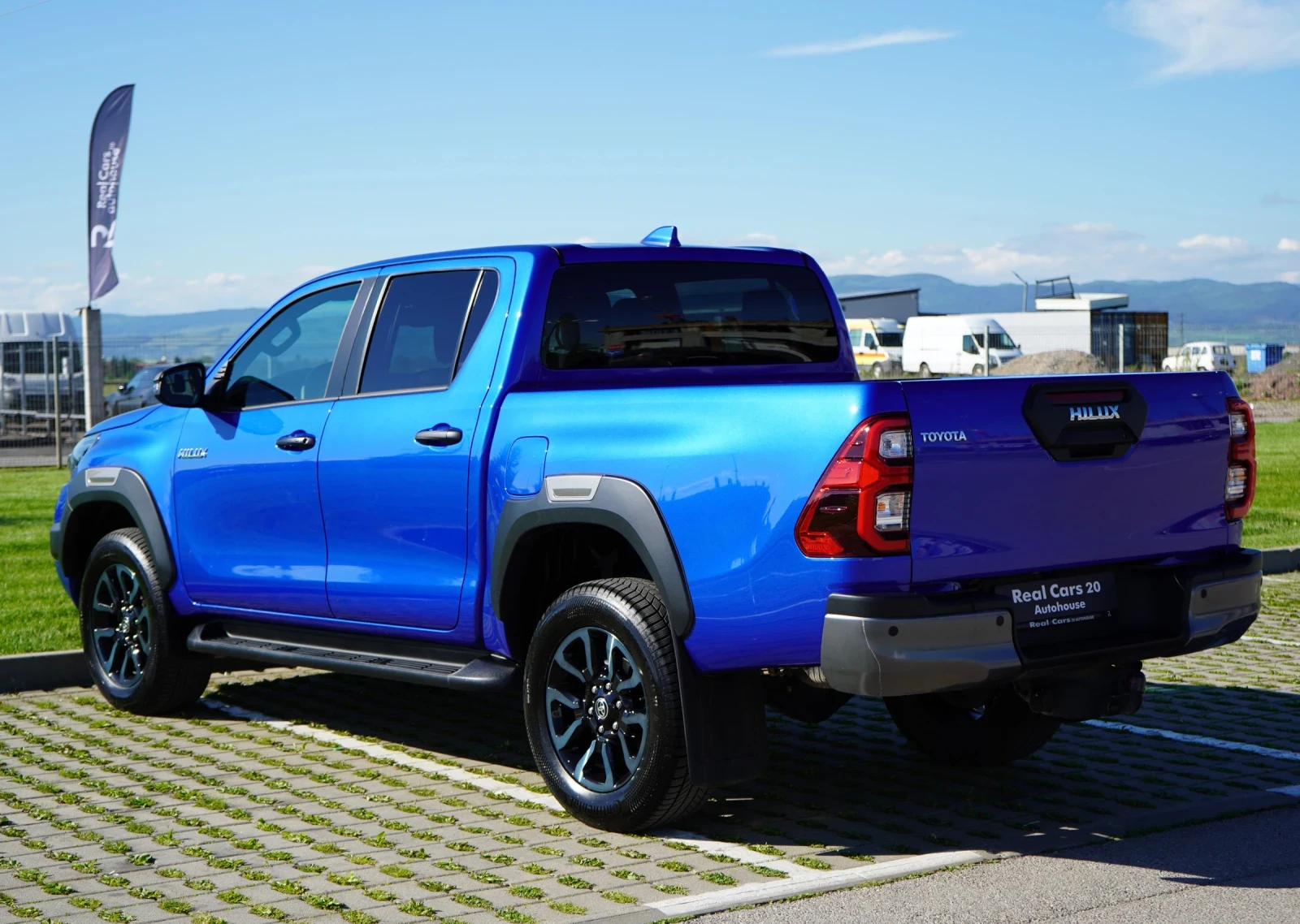 Toyota Hilux 2.8d* INVINCIBLE* JBL* KEYLESS* 360CAM* DISTR* ГАР, снимка 5 - Автомобили и джипове - 54597547