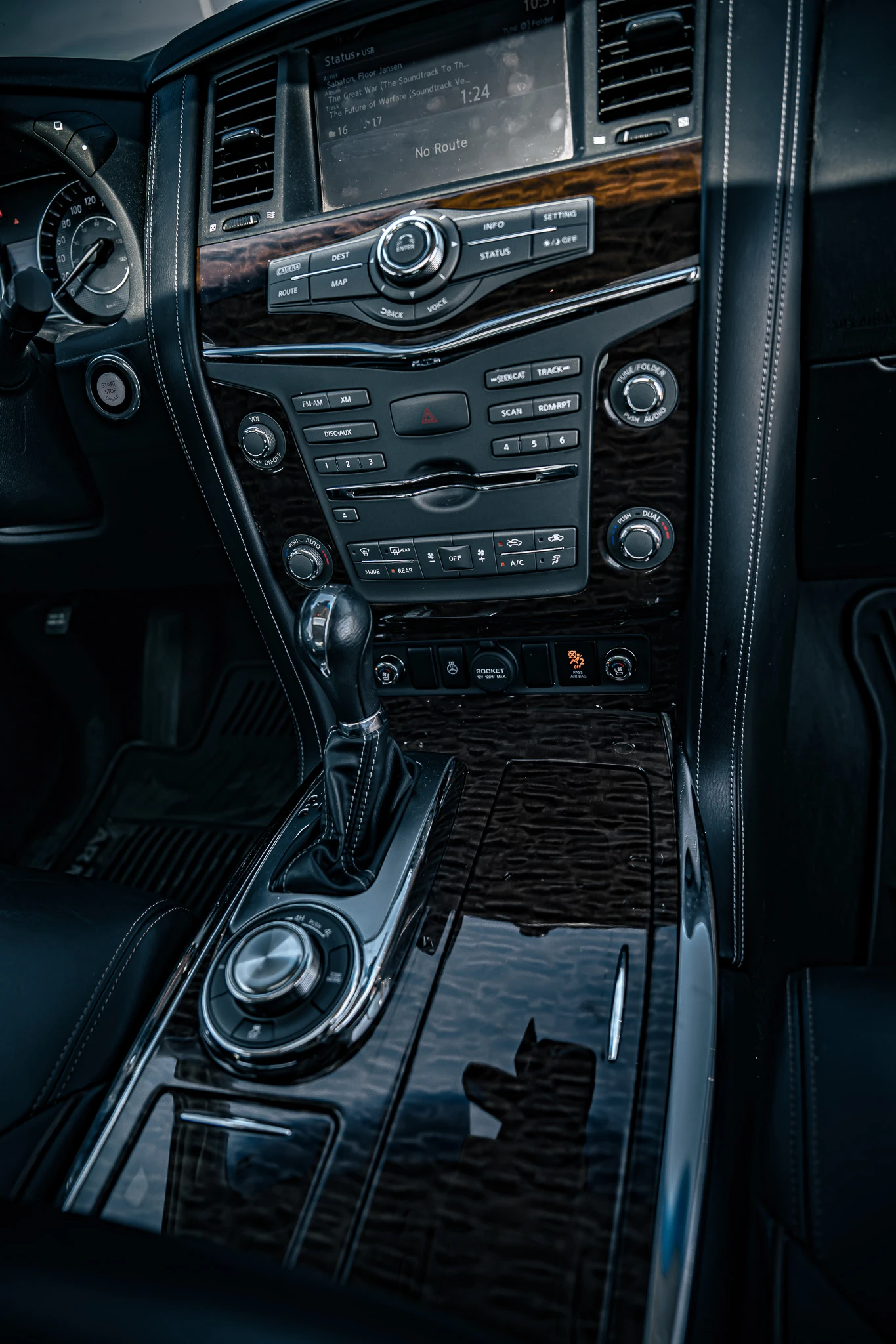 Nissan Armada Platinum/SL 5.8 V8, снимка 12 - Автомобили и джипове - 55924749