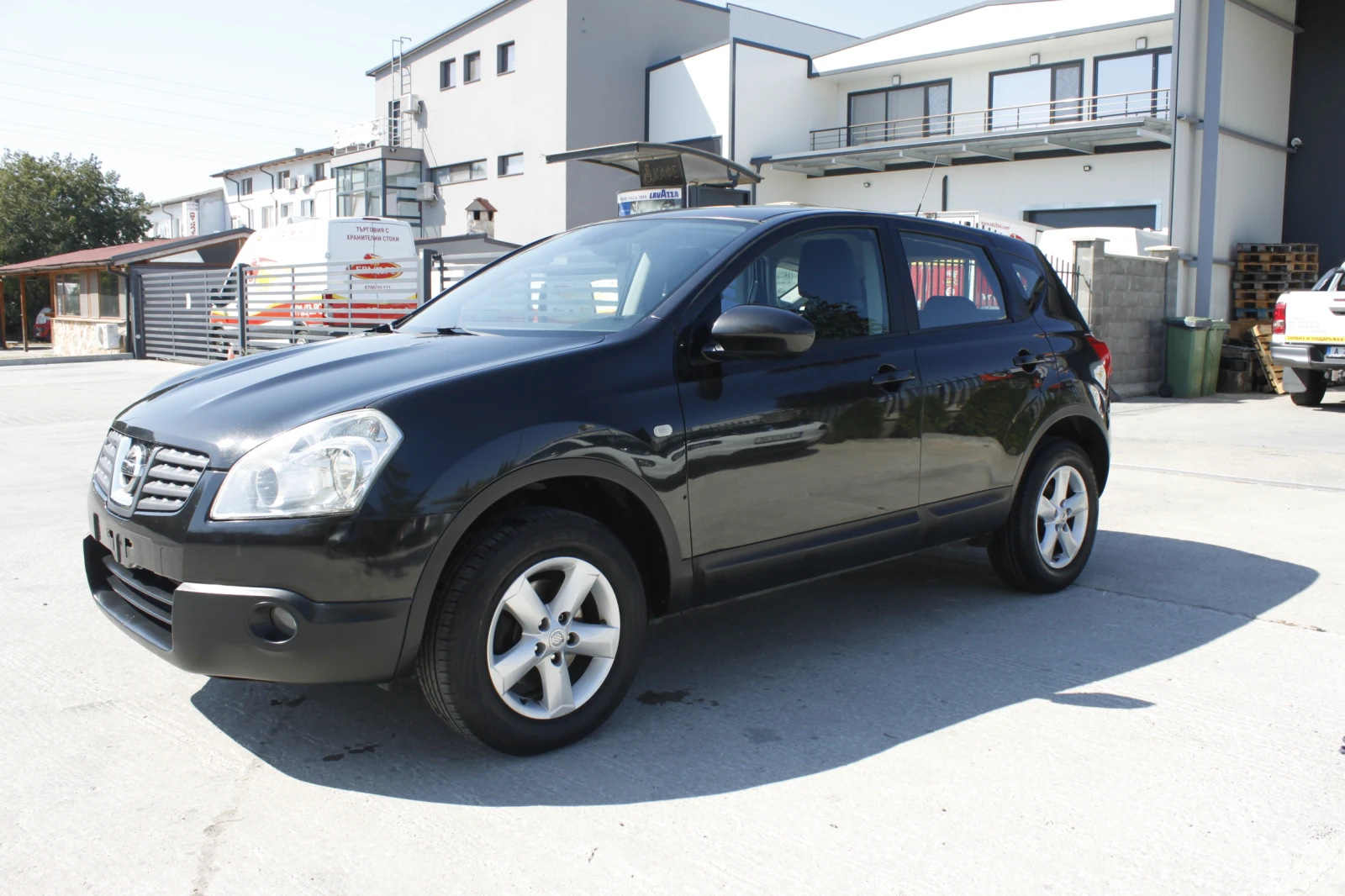 Nissan Qashqai 1.5dCi, снимка 2 - Автомобили и джипове - 56150462