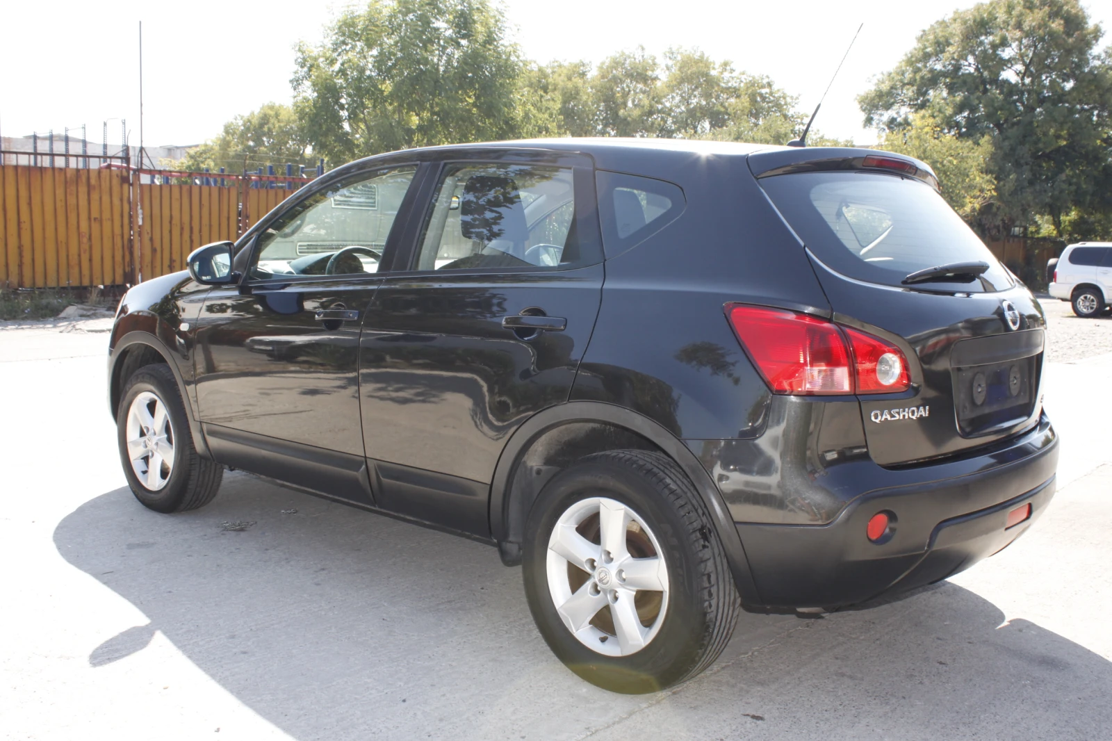 Nissan Qashqai 1.5dCi, снимка 6 - Автомобили и джипове - 56150462