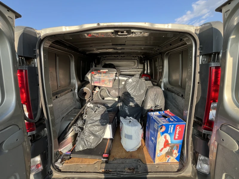 Renault Trafic 2.0, снимка 16 - Бусове и автобуси - 52490989