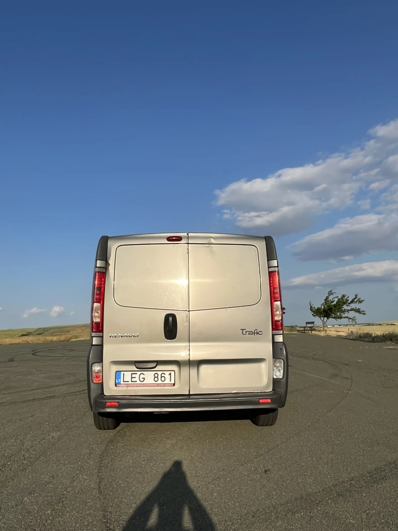 Renault Trafic 2.0, снимка 13 - Бусове и автобуси - 52490989