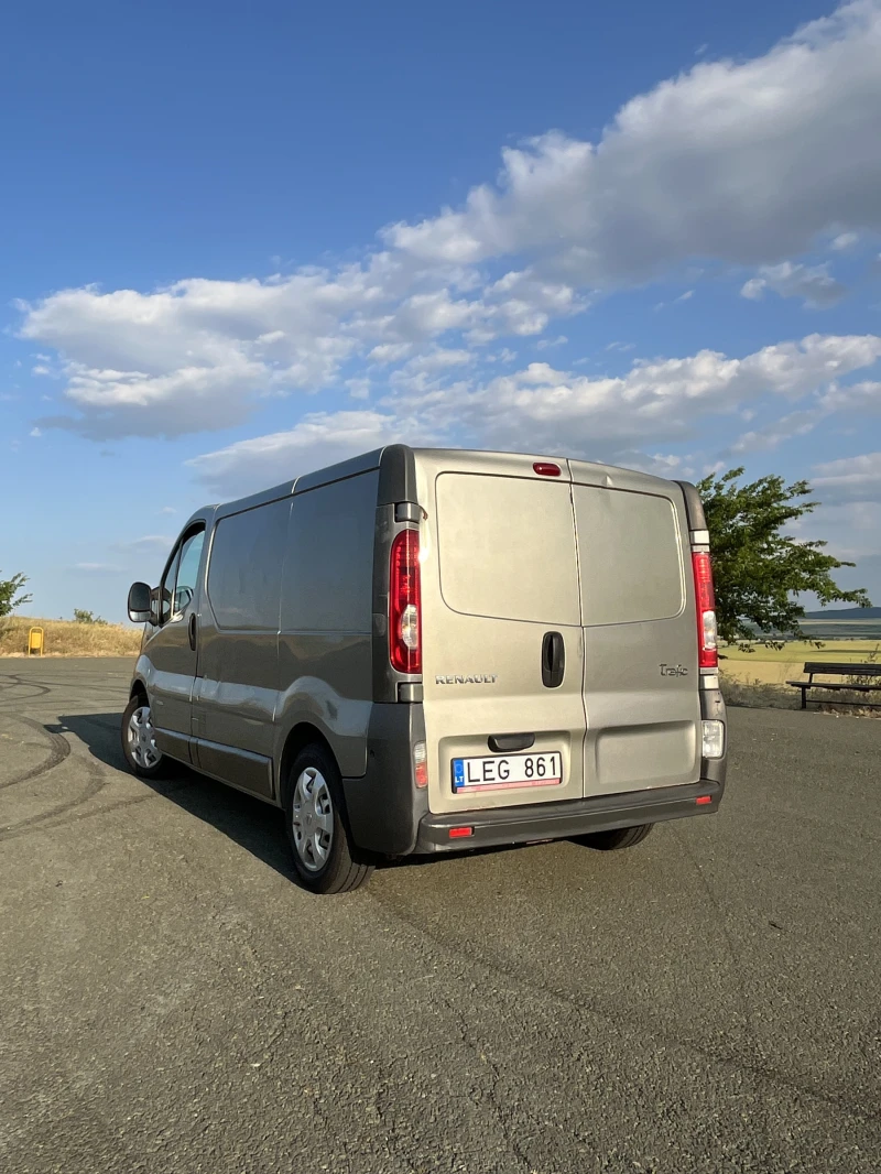 Renault Trafic 2.0, снимка 12 - Бусове и автобуси - 52490989