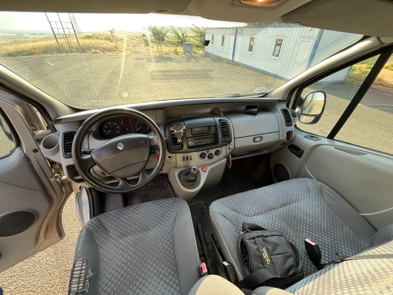 Renault Trafic 2.0, снимка 11 - Бусове и автобуси - 52490989