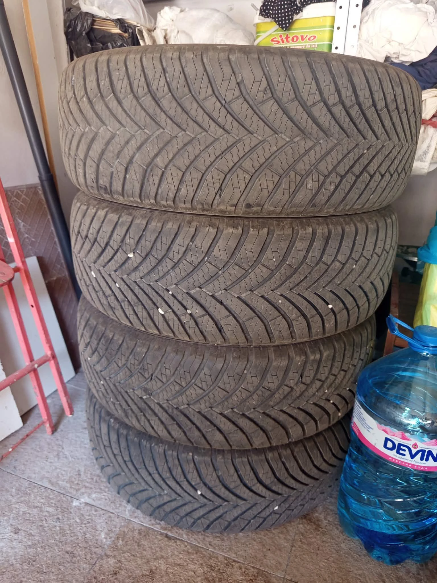 Гуми Всесезонни 215/55R18