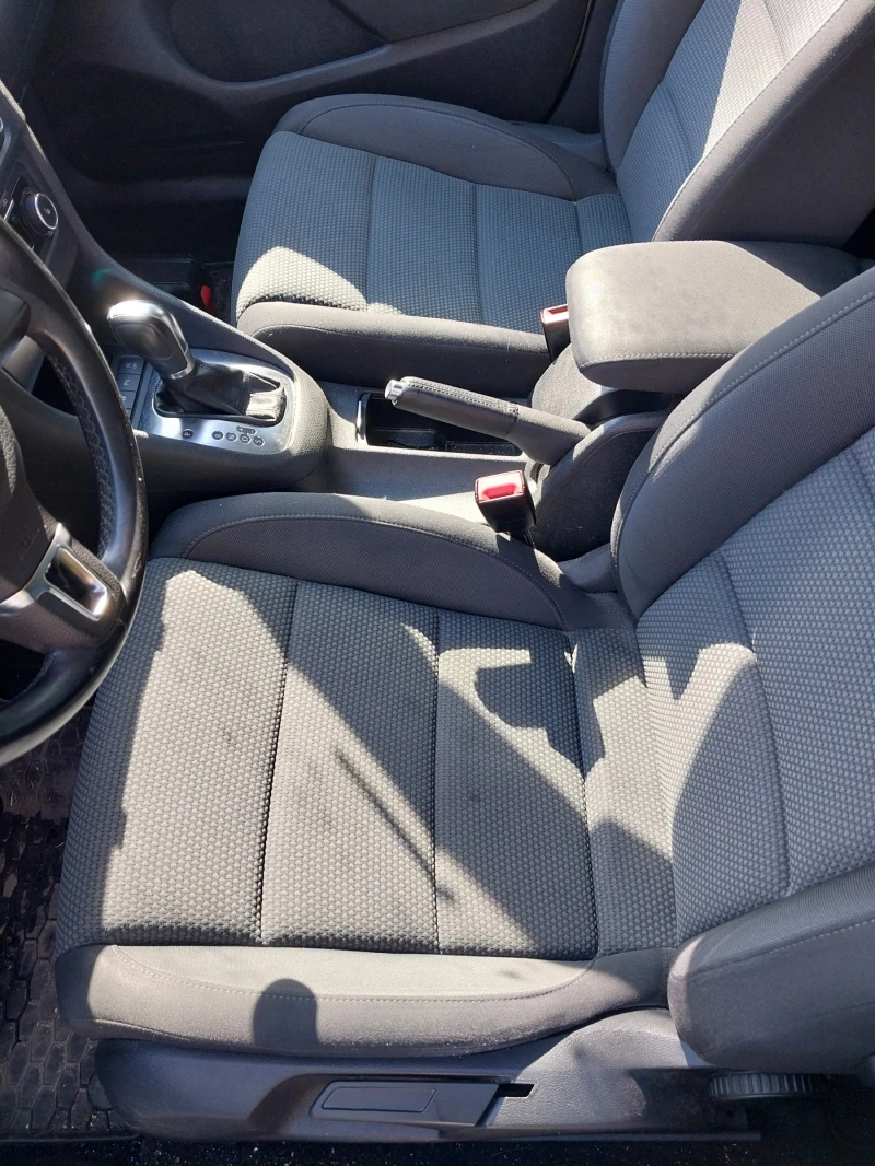 VW Golf 1.6 TDI DSG COMFORTLINE, снимка 9 - Автомобили и джипове - 51972896
