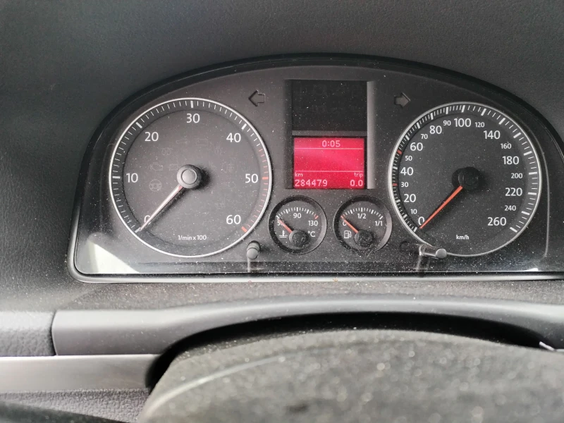 VW Touran 1.9TDI 6скорости, снимка 16 - Автомобили и джипове - 53406942