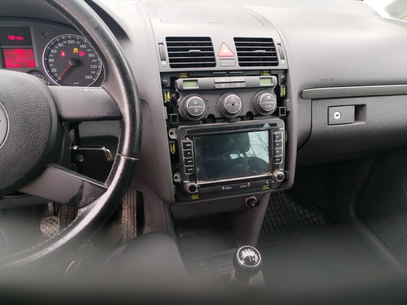VW Touran 1.9TDI 6скорости, снимка 11 - Автомобили и джипове - 53406942