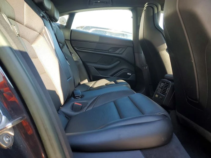 Porsche Taycan Keyless* Koжа* Подгрев* НАВИ* Blind spot* Premium  - изображение 10