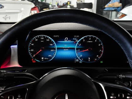 Mercedes-Benz CLA 250 Mercedes-Benz CLA* АвтоКредит* (Цена до БГ) , снимка 13 - Автомобили и джипове - 53374678