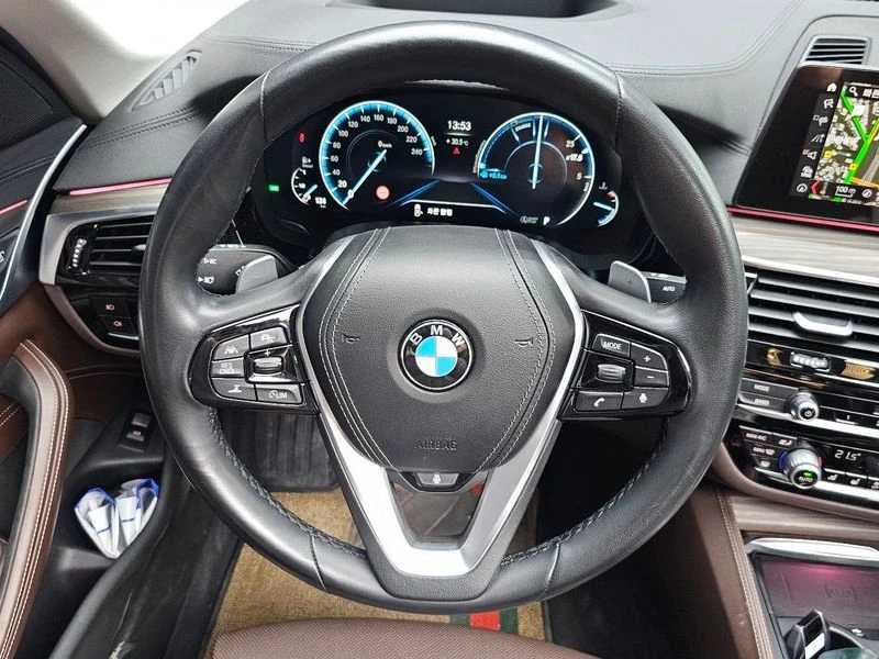 BMW 520 520d xDrive Luxury Plus| 190к.с.| ВКЛ.ТЕХНОТЕСТ, снимка 11 - Автомобили и джипове - 55130475