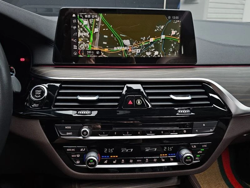 BMW 520 520d xDrive Luxury Plus| 190к.с.| ВКЛ.ТЕХНОТЕСТ, снимка 12 - Автомобили и джипове - 55130475