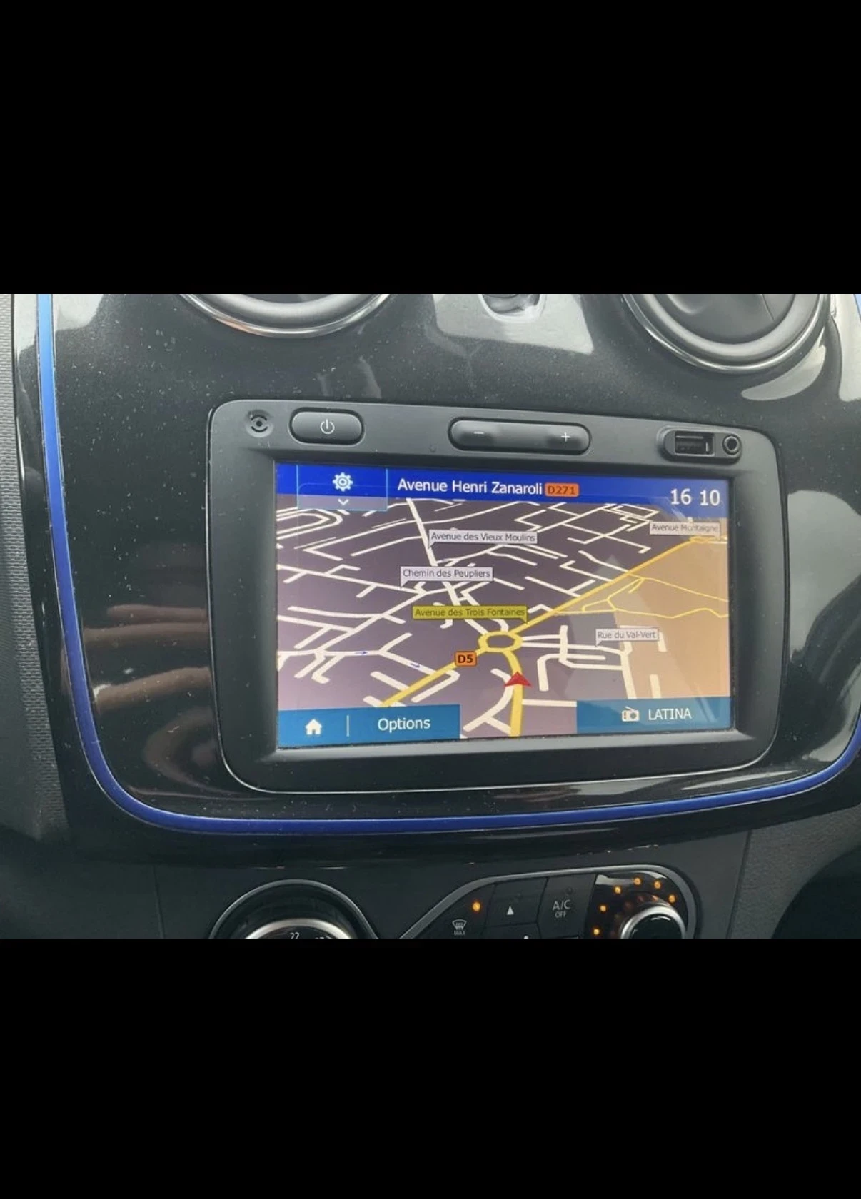 Dacia Sandero 1.0 - изображение 6