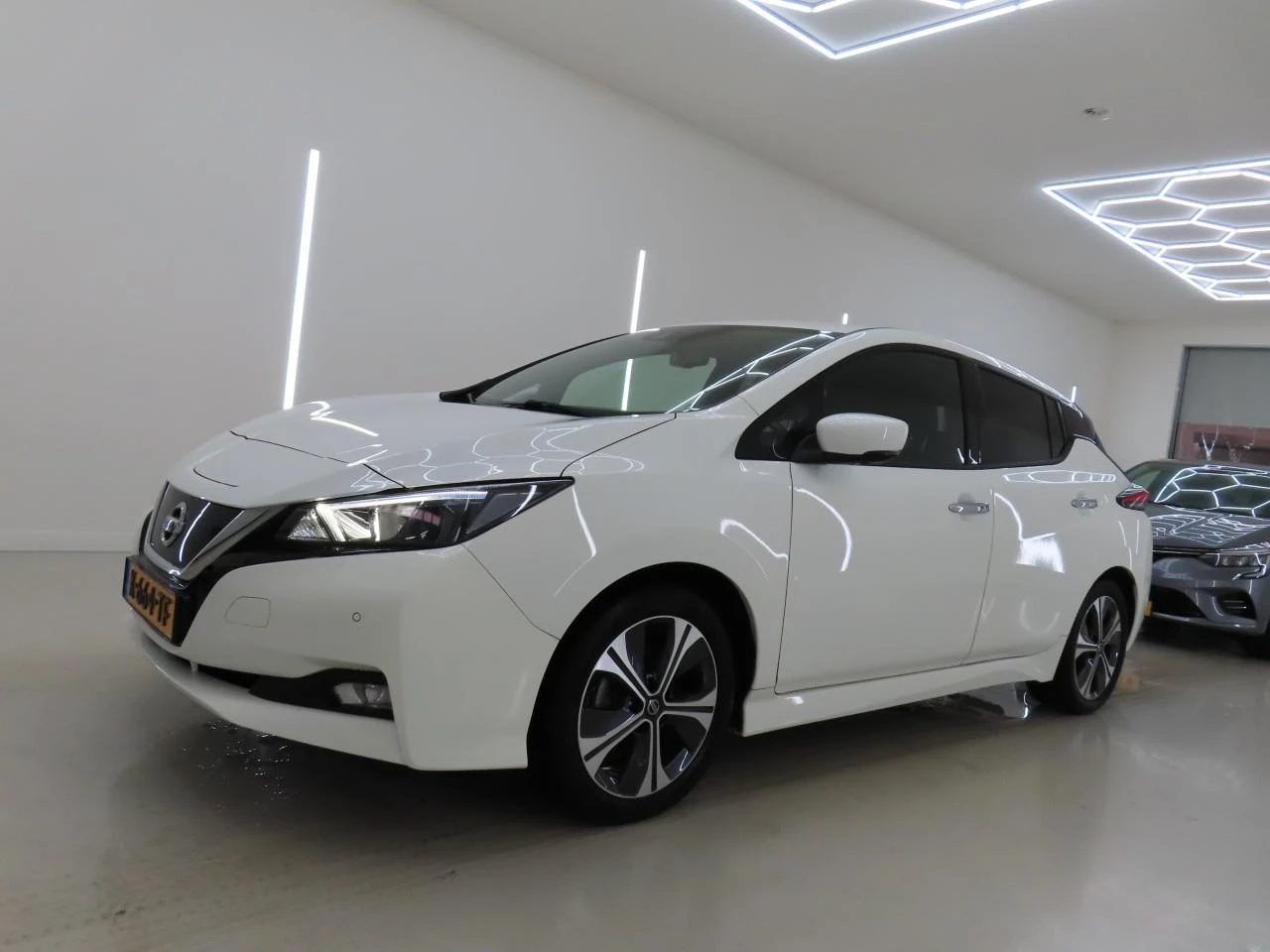 Nissan Leaf  40 kWh N-connecta- 89% SOH, снимка 2 - Автомобили и джипове - 54068920