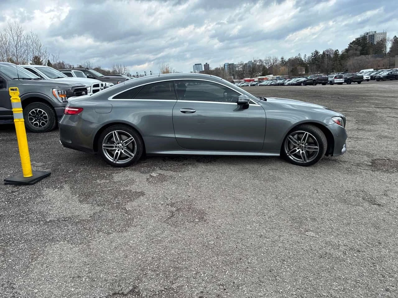 Mercedes-Benz E 400 * CARFAX * Дистроник * Burmester * 360 Камери * , снимка 3 - Автомобили и джипове - 54197254