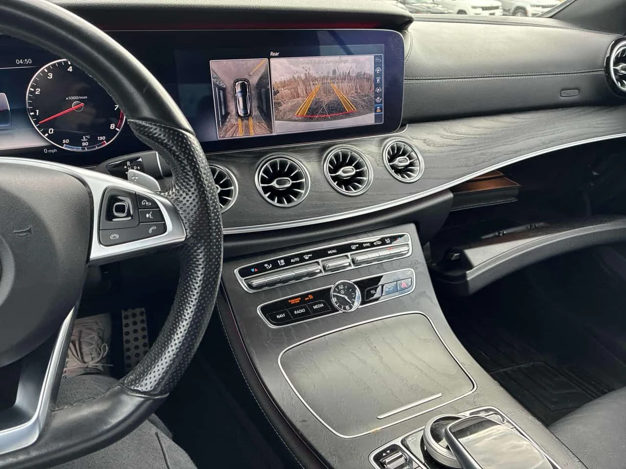 Mercedes-Benz E 400 * CARFAX * Дистроник * Burmester * 360 Камери * , снимка 9 - Автомобили и джипове - 54197254