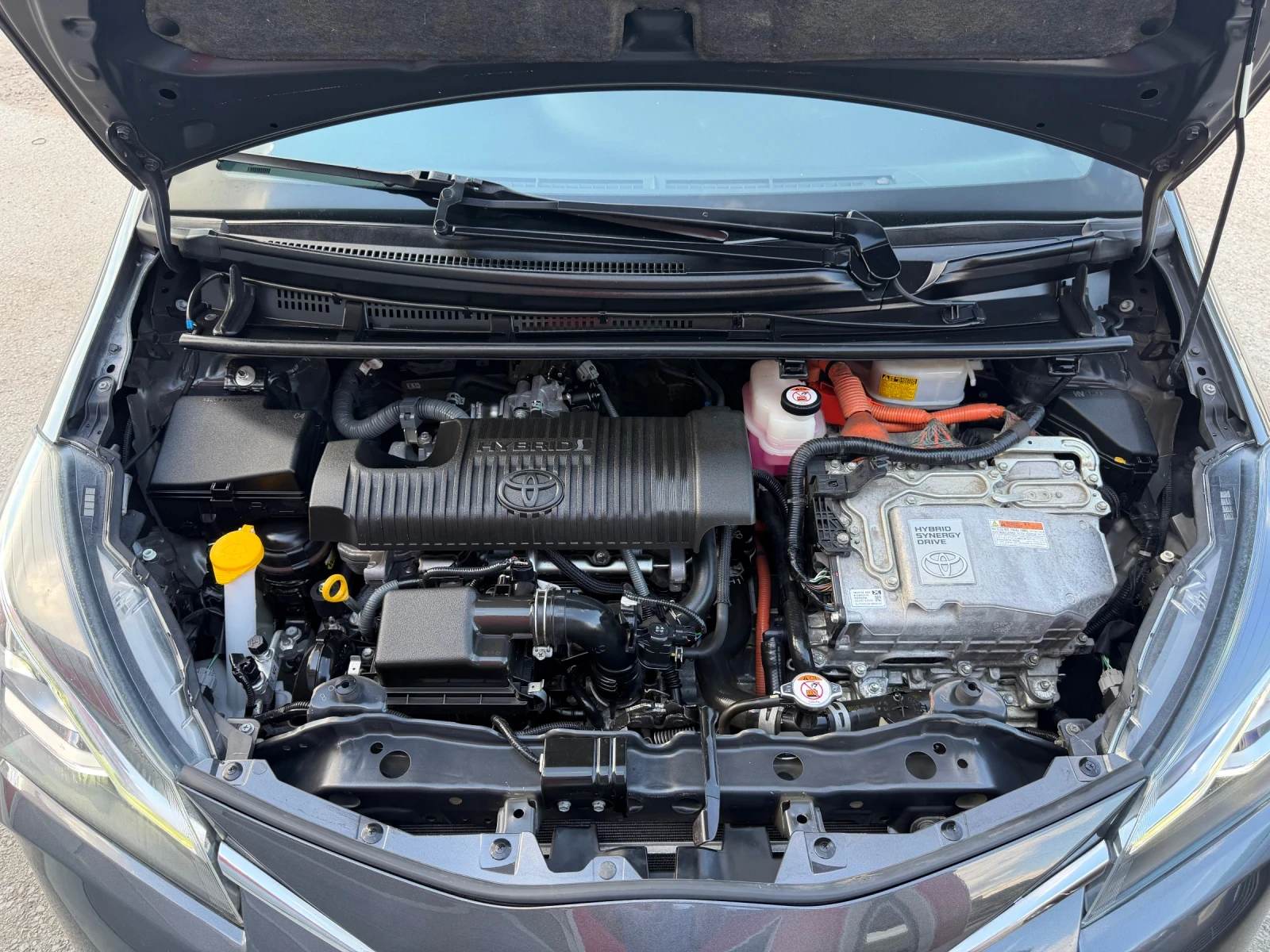Toyota Yaris 1.5HYBRID 141 450KM/КОЖА/АЛКАТНТАРА/КАМЕРА/ПАНОРАМ, снимка 12 - Автомобили и джипове - 54567651
