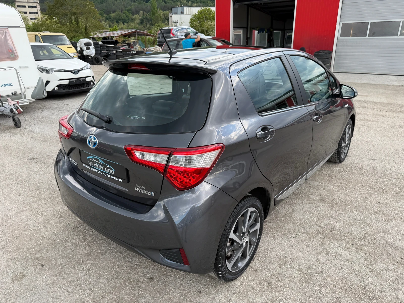 Toyota Yaris 1.5HYBRID 141 450KM/КОЖА/АЛКАТНТАРА/КАМЕРА/ПАНОРАМ, снимка 3 - Автомобили и джипове - 54567651