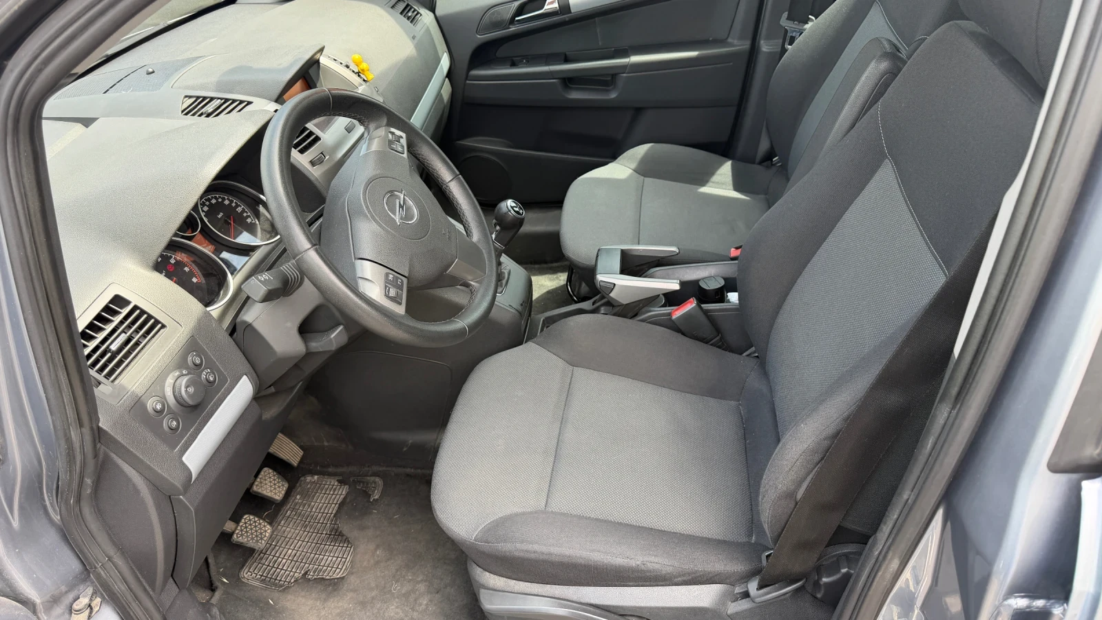 Opel Zafira 1.8, снимка 4 - Автомобили и джипове - 54606218