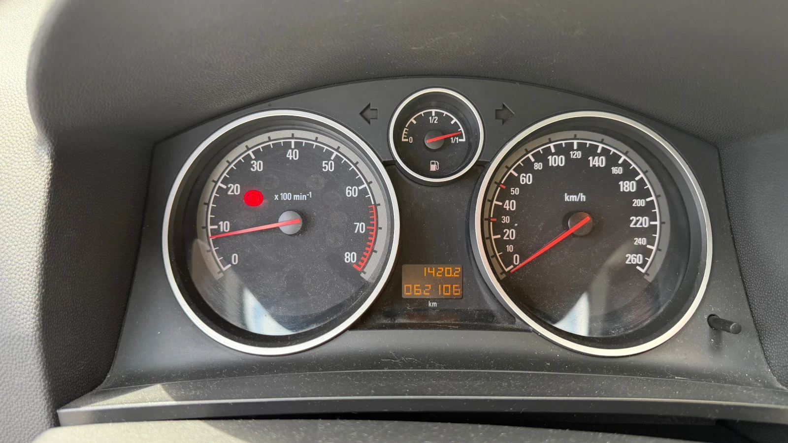 Opel Zafira 1.8, снимка 3 - Автомобили и джипове - 54606218