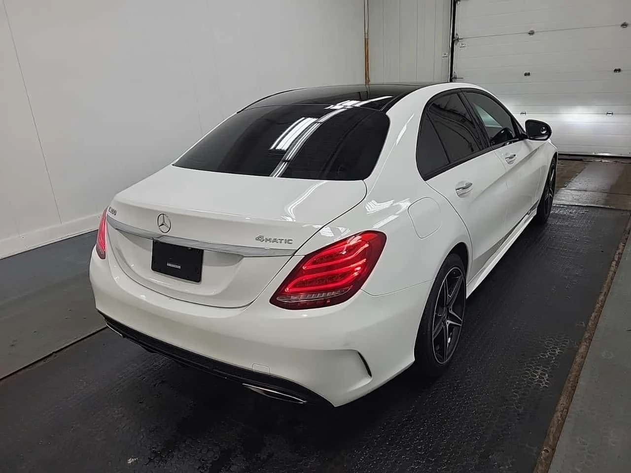 Mercedes-Benz C 300 * CARFAX * ЦЕНА ДО БГ, снимка 3 - Автомобили и джипове - 54727654